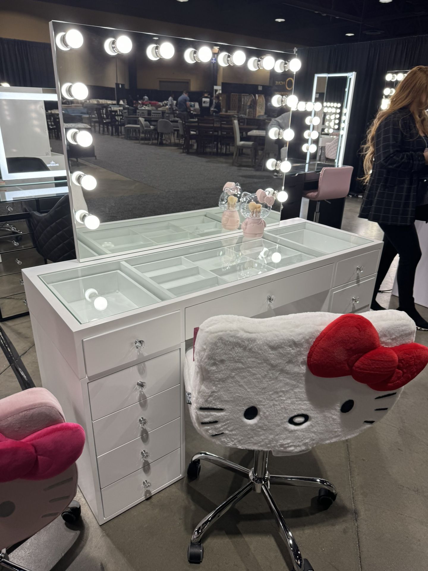 Hello Kitty Vanity 