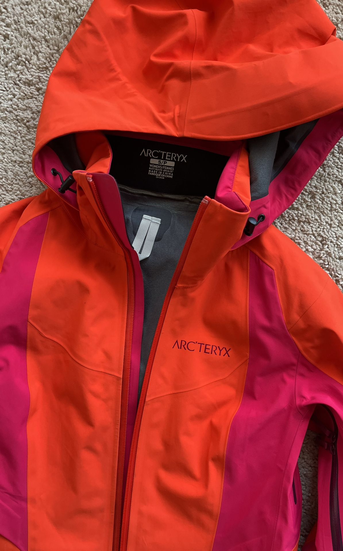 Arc’teryx Wm Sm Gore-Tex Snow Shell, NWOT