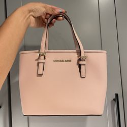 BRAND NEW MICHAEL KORS JET SET TRAVEL HANDBAG 