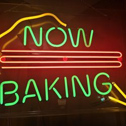 Neon Sign "NOW BAKING"