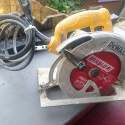 DeWalt 7 1/4 In Circular Saw Lightweight Corded Electric