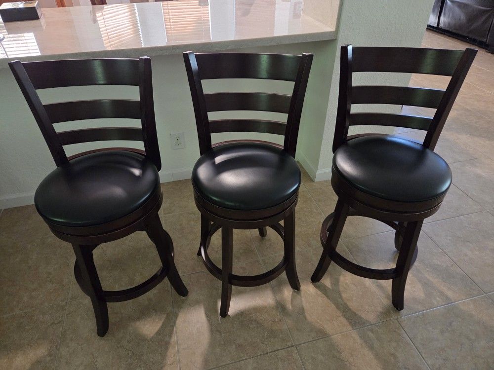 3 Counter Top High Stools