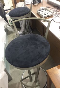 3 swivel Bar stools