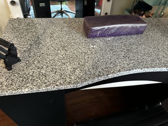 Nail table