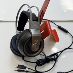 Like New Gaming Headset With Mic