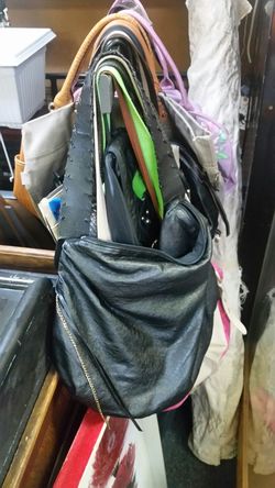 Plain black. Purse.