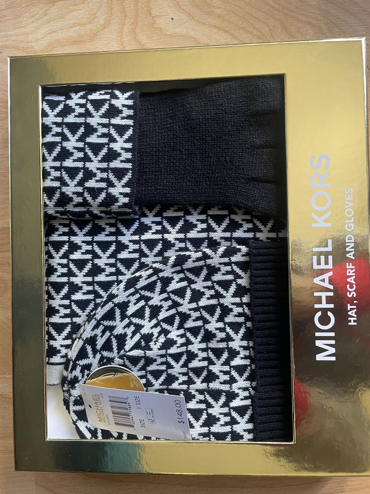Women’s Size One Michael Kors Hat, Scarf, And Gloves