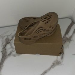 Yeezy Foam Runner Size 5 M Used