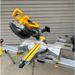 DEWALT 12" Double Bevel Compound Miter Saw + Bench — Like New