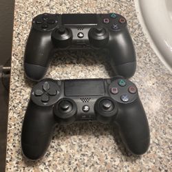 PS4 controllers