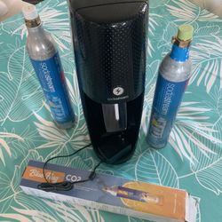 Soda Stream E Terra With 4 Extra Co2 Canisters And Bottles 