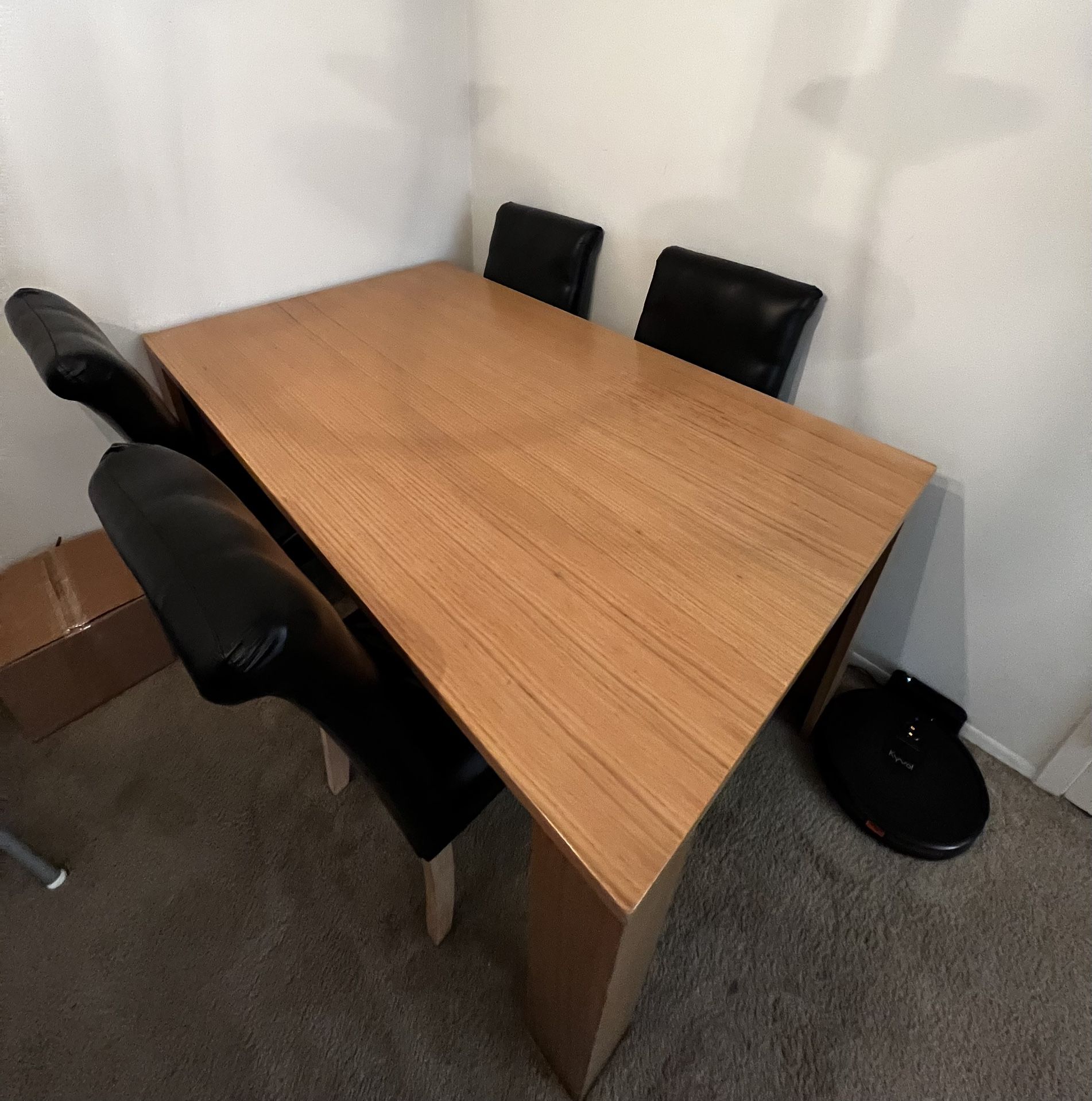 Dinning Table With Chairs