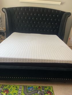 Cali king bed fram and memory foam mattress pair  over $2k!! First come first serve only $500
