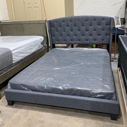 Rosemary queen platform gray bed deals