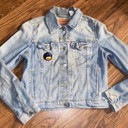 Levi’s Woman’s Small Denim Jacket w/Patches