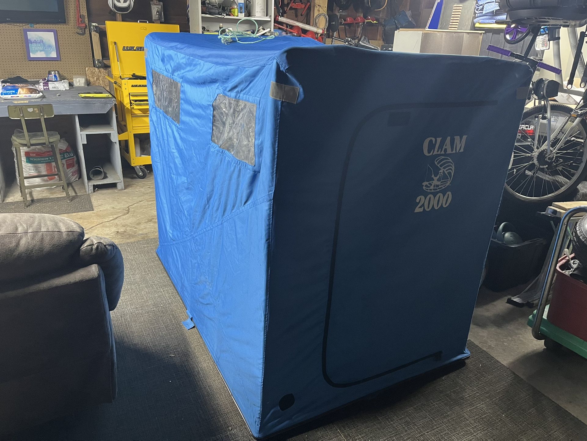 Clam 2000 Ice Shanty