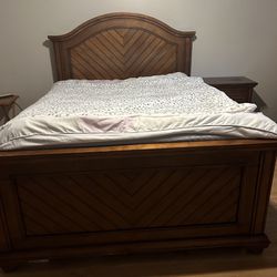 5 Piece Wood Bedroom Set 