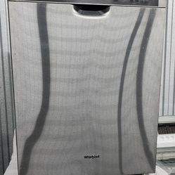 Whirlpool Dishwasher- 24-in Front Control Built-in Dishwasher WDF520PADM7