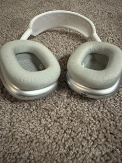 Silver Apple AirPod Max