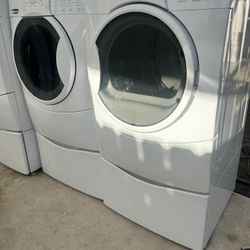 Kenmore set with pedestal