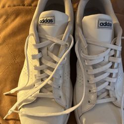 Men’s Adidas tennis shoes