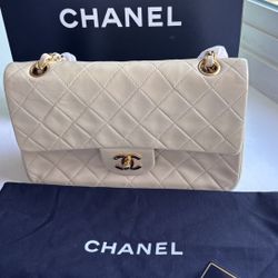 CHANEL bag In Beige