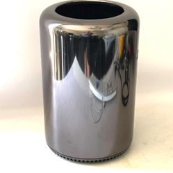 Apple Mac Pro 2013 Quad Core 3.7 GHz D300 32GB Ram 500 GB SSD