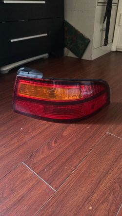 1999 Toyota Avalon xls rear passenger tail light