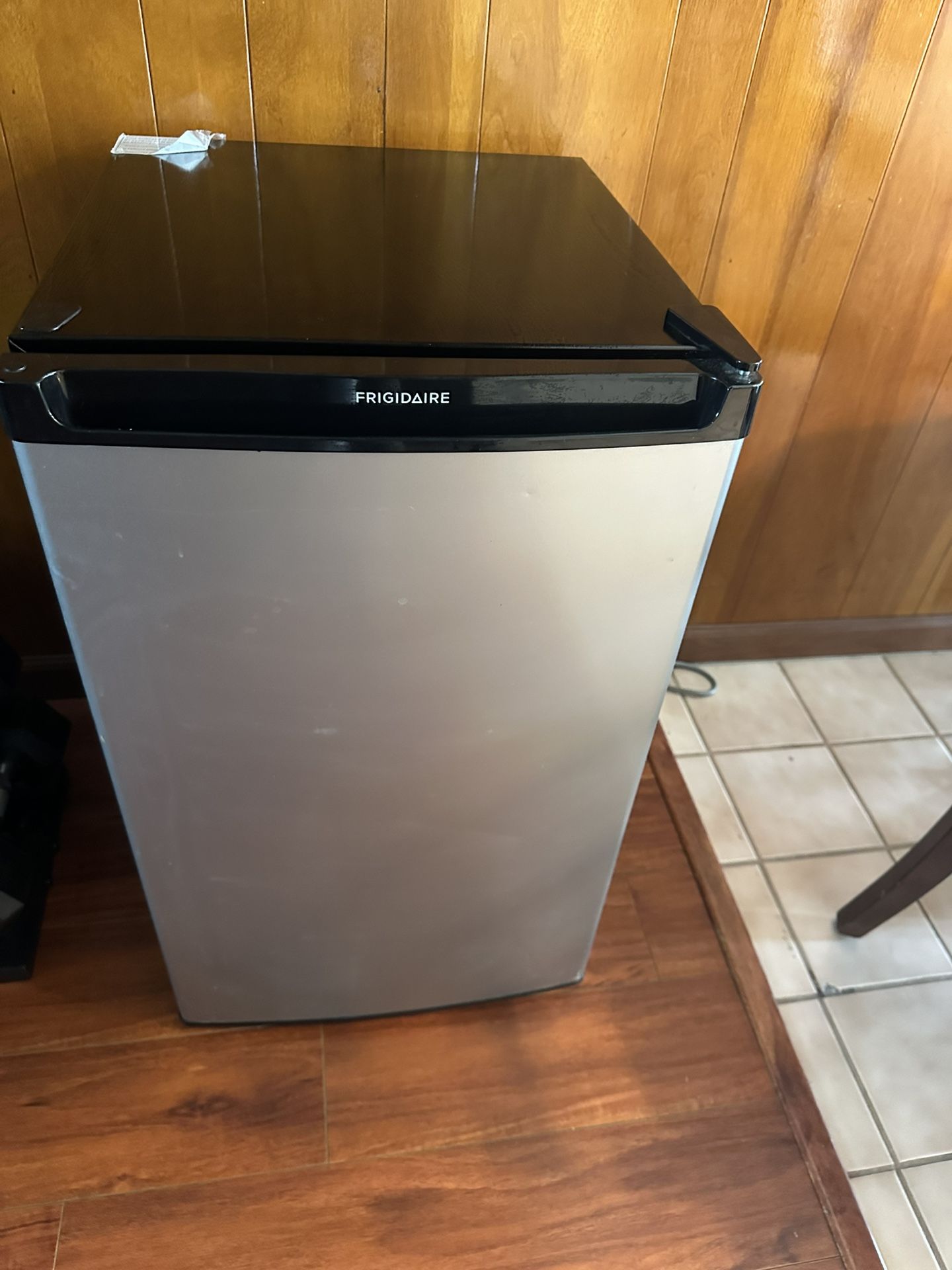 FOR SALE A SEMI-NEW MINI REFRIGERATOR FOR $90 DOLLARS