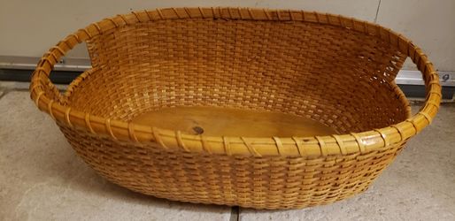 Decorative Basket - With sturdy wooden bottom piece PICK UP NORTHERN & 51st Avenue