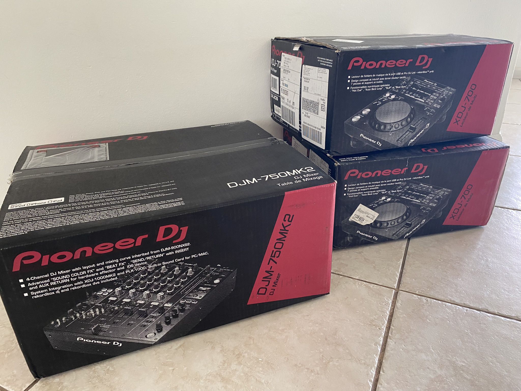 Pioneer XDJ 700 Pair w/ Pioneer DJM-750MK2 Mixer + Case