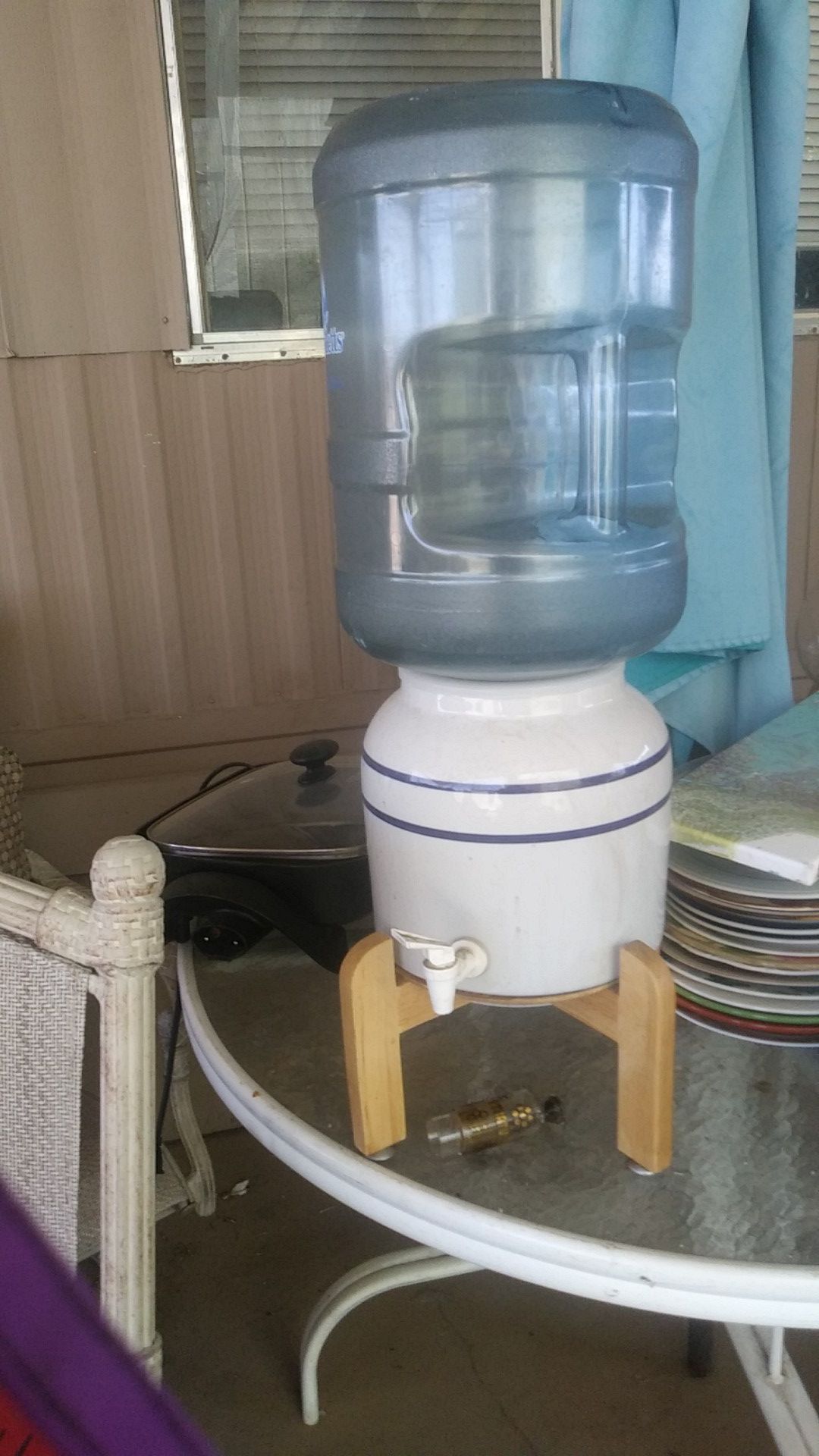Ceramic water cooler with two Jugs to go with it 5-gallon