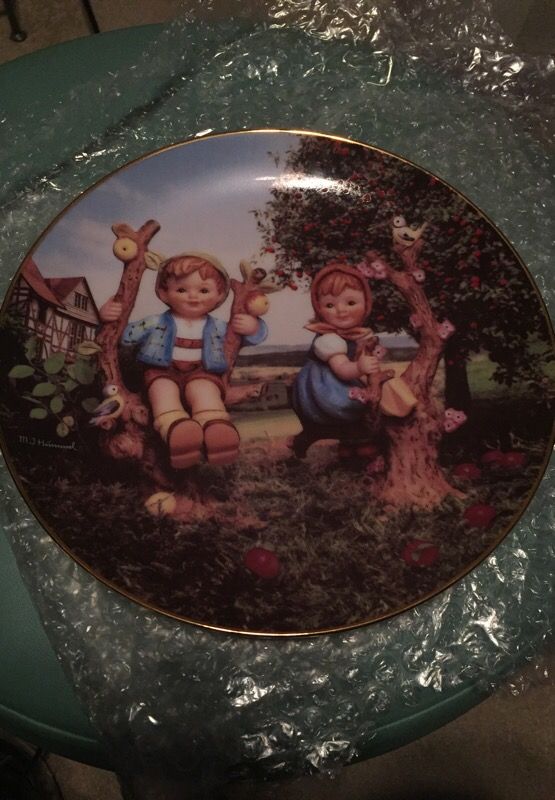 Collector Plate “APPLE TREE BOY & GIRL