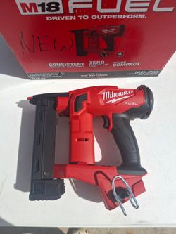 Milwaukee M18 FUEL 18 Gauge 1/4" Narrow Crown Stapler