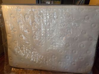 Molecule Hybrid mattress Queen like new