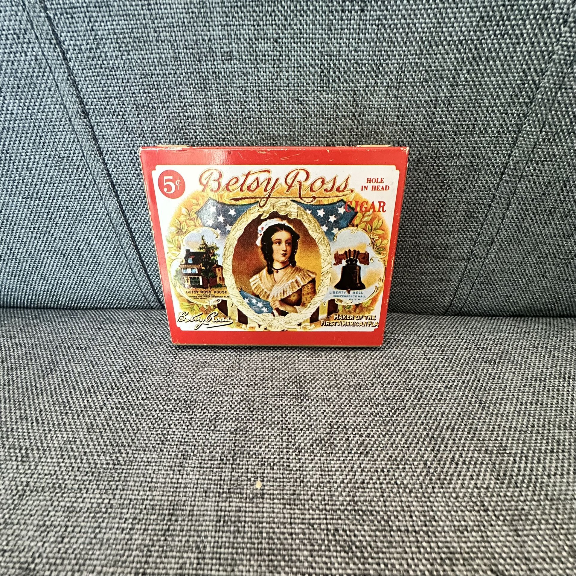 BETSY ROSS VINTAGE EMPTY CIGAR POCKET TOBACCO TIN - AWESOME GRAPHICS!