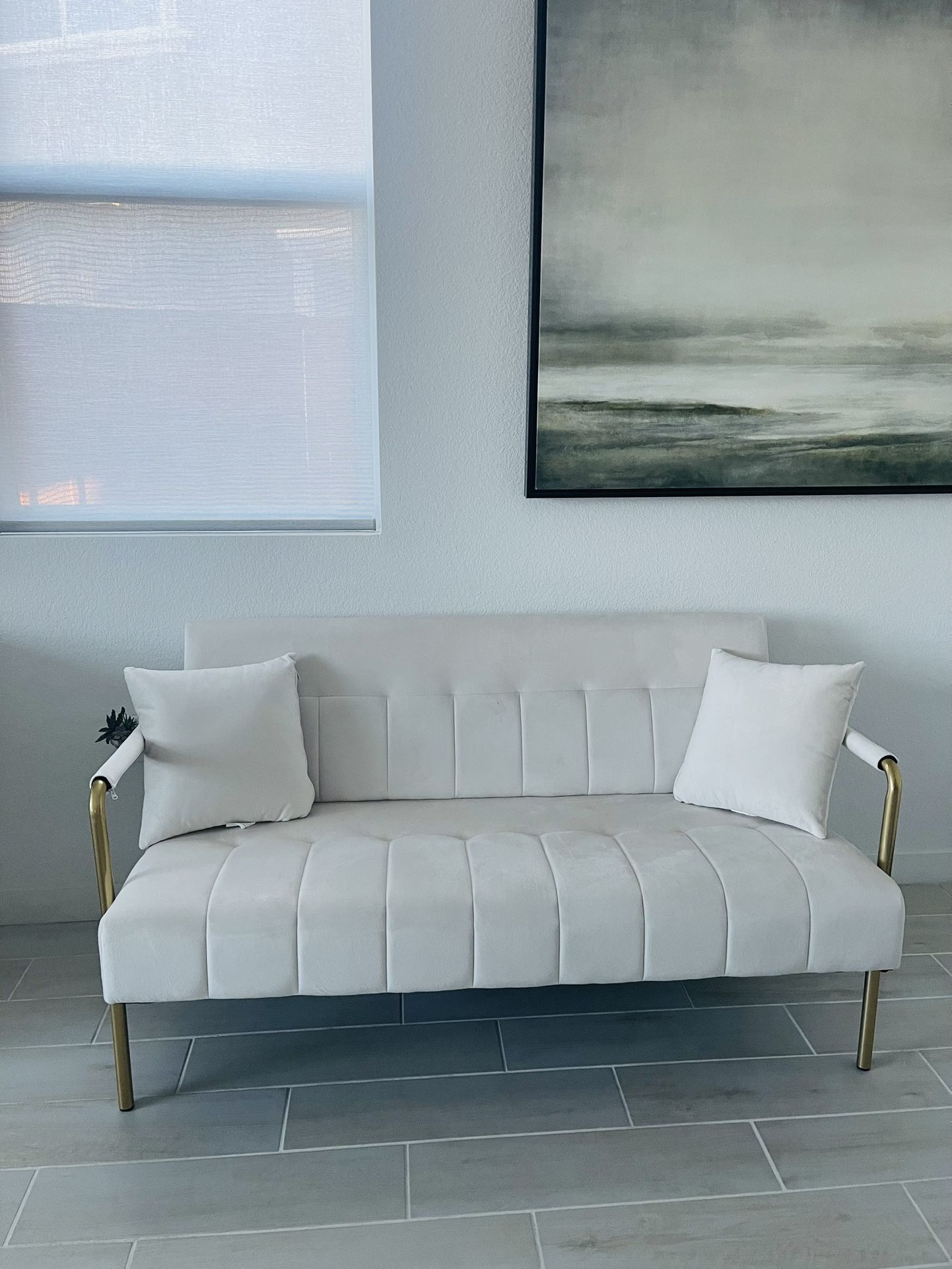 💺 Like-New Loveseat Sofa – Used Only Once! 