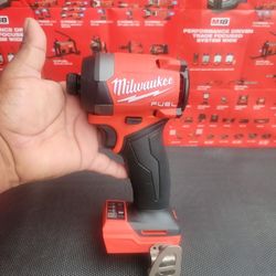 MILWAUKEE M18 FUEL 18V LITHIUM-ION BRUSHLESS CORDLESS 1/4-IN HEX IMPACT DRIVER ( TOOL ONLY ) 