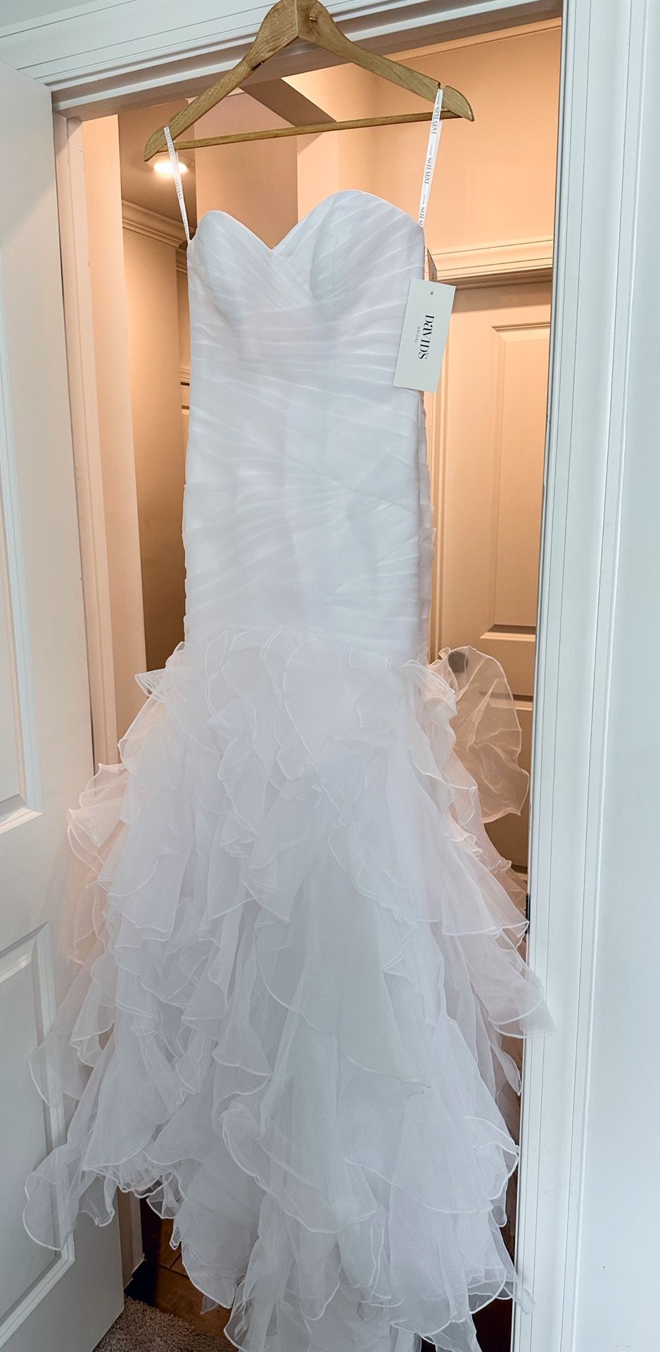 David’s Bridal White Mermaid Wedding Gown – Size 2 (NWT - never worn)