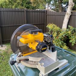 Dewalt Saw