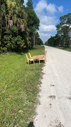 Free dining table curb alert Gratis mesa