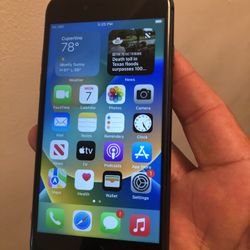 Working Excellent. (cracked Screen). Front And Back.   Read Description 