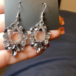 Blk/ White Rhinestone Earrings 