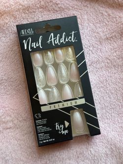 Press on nails