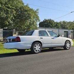 2010 Ford Crown Victoria 
