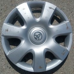 15" Hub Cap Toyota Camry OEM