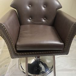 Salon chair