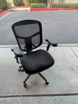 Workpro Quantum 9000 Ergonomic Mid Ack Mesh Black Chair