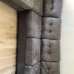 USED- GOOD CONDITION GRAY SECTIONAL COUCH