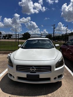 Nissan Maxima - 2011